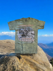 The mountain t shirt size Samll new Hospltal Outdoor