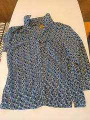 Rotations Women’s M Blue Geometric Stretch Microfiber Long Sleeve Button-Up
