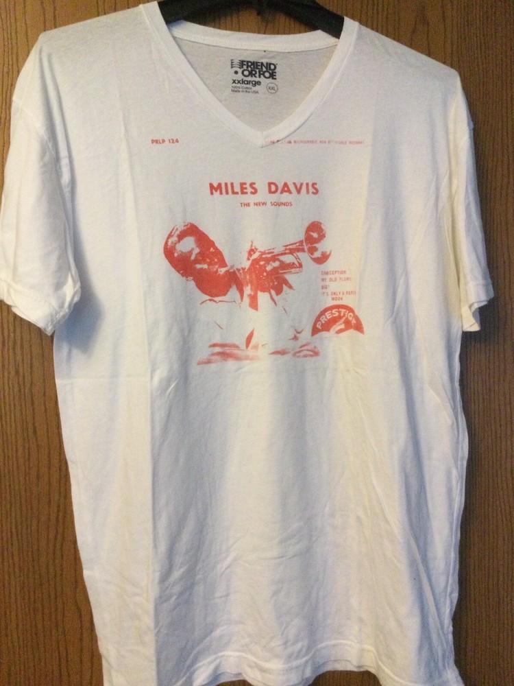Miles Davis – “The New Sounds” – White Shirt – Prestige – XXL – Pinhole