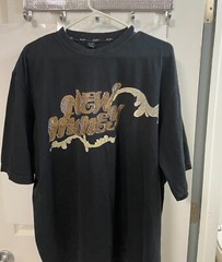 Sean John Vintage T-shirt New Money Graphics on Front Logo on Back Black gold