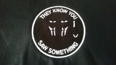 ALIEN UFO AREA 51 MEN IN BLACK THEY KNOW YOU SAW SOMETHING T-SHIRT