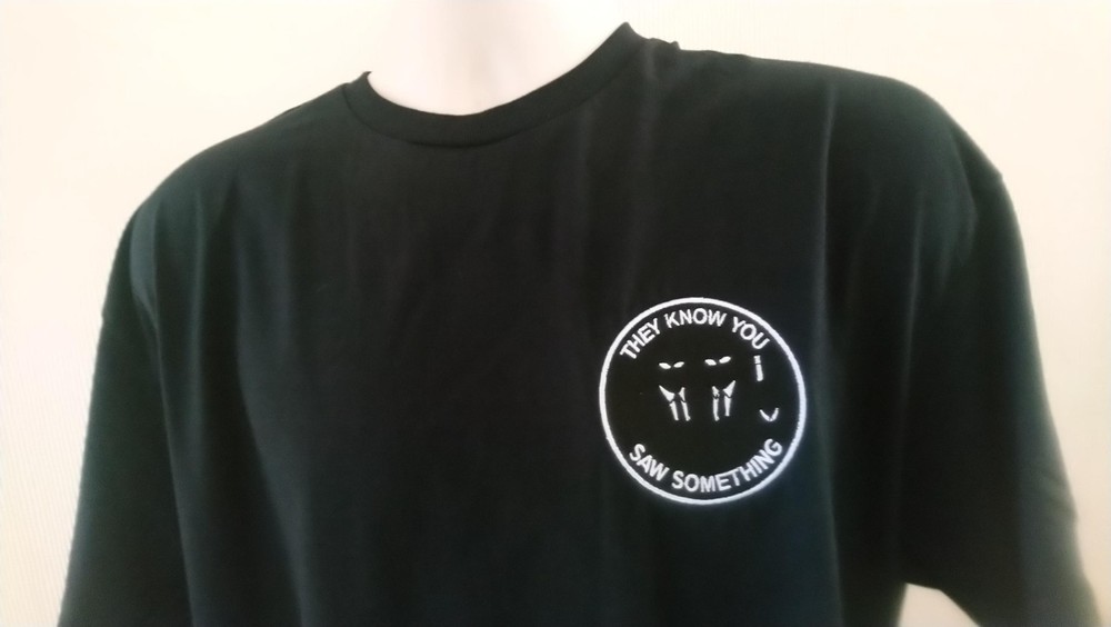 ALIEN UFO AREA 51 MEN IN BLACK THEY KNOW YOU SAW SOMETHING T-SHIRT