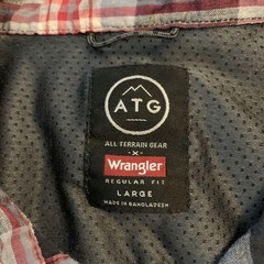 Wrangler ATG Shirt Mens Large Gray Red Plaid All Terrain Gear Button Up Outdoor
