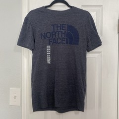 The North Face lightweight fabric Men’s TShirt Blue Heather /Bl. Letters S/P NWT