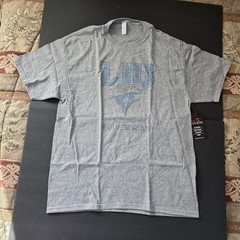 Long Island University LIU Sharks Equestrian Distressed T-shirt Size L