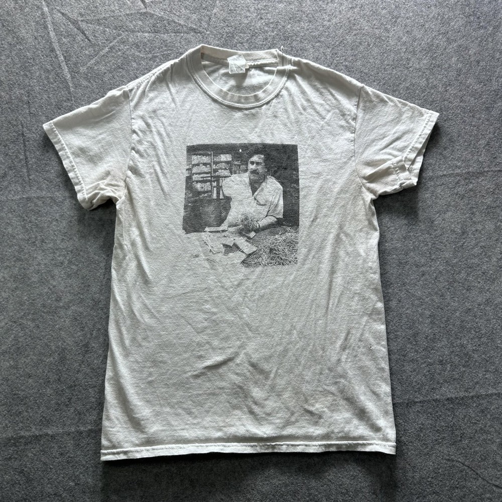 Gildan Shirt Mens Small Beige Photo Man Money Graphic Tee Gun Back Double Sided