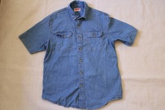 Wrangler Men’s Chambray Blue Denim Work Shirt Size Medium Short Sleeve Button Up
