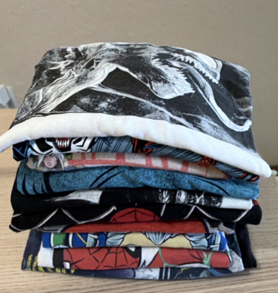 Marvel/DC SHIRT LOT Men’s M-L Graphic T’s(INCLUDES NYC COMIC CON VENOM SHIRT) ￼