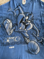 Vintage 1996 NBA x Looney Tunes Tanzanian Devil Orlando Magic T-shirt Size Large