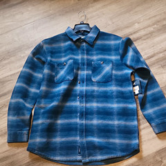 Magellan Outdoors Classic Fit Men’s M Blue Plaid Flannel Long Sleeve Button-Up