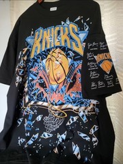 KNICKS SHATTERED BACKBOARD ON A SHAKA HEAVYWEIGHT GARMET SHIRT “MODERN”