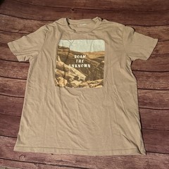 Men’s Old Navy Roam The Unknown Graphic Shirt Medium