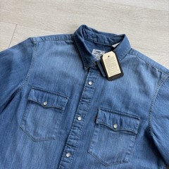 BNWT Levi’s Denim Shirt Mens Blue Size Medium Relaxed Pearl Snap Button S/Sleeve