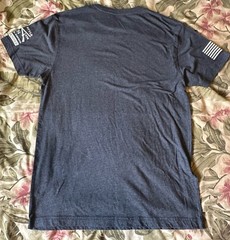 Grunt Style Surrounded By Snowflakes T-Shirt Men’s Large Gray Patriotic Graphic