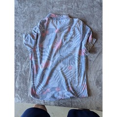 TravisMathew Mens Polo Shirt M Grey Pink Tropical Floral Palm Leaf Golf Short