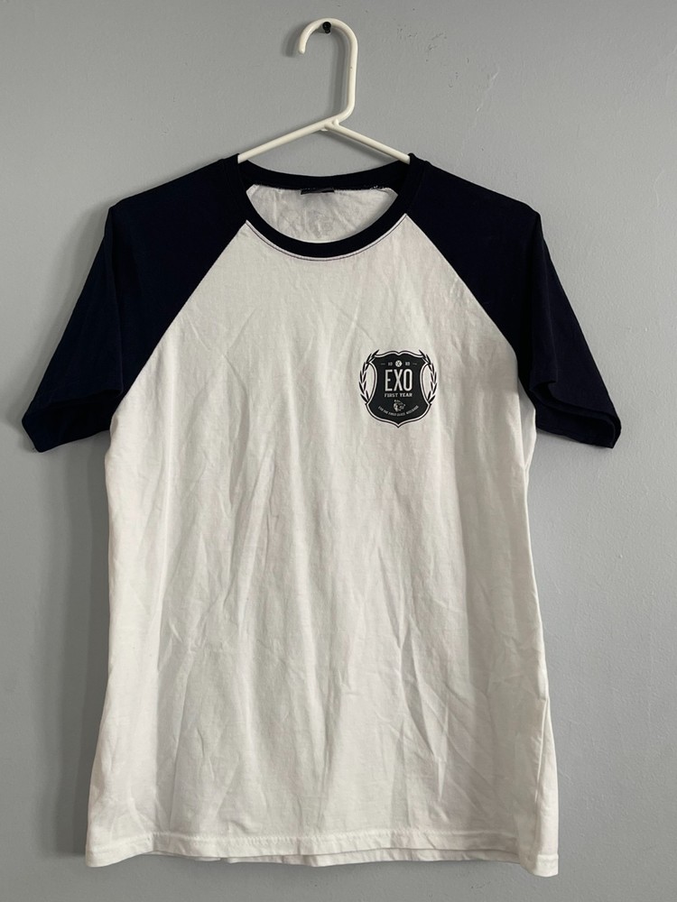 PRE-OWNED WHITE EXO FIRST YEAR K POP T-SHIRT LARGE **SEE DESCRIPTION**