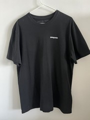 Patagonia P-6 Logo Responsibili-Tee T-Shirt – Black Size Large Men’s