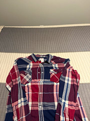Levi’s Men’s XL Plaid Flannel Button-Up Shirt Long Sleeve Pockets Red Blue