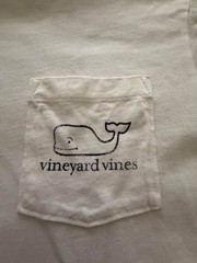 NWOT Vineyard Vines pocket tee blue whale on back size medium
