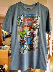 MARVEL AVENGERS SHIRT – M – IRON MAN HAWKEYE HULK CAPTAIN AMERICA VISION THOR