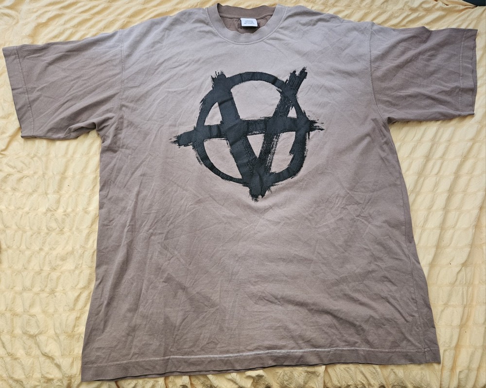Vetements Anarchy Logo Oversized T-Shirt in Brown – Size M UE54TR190E