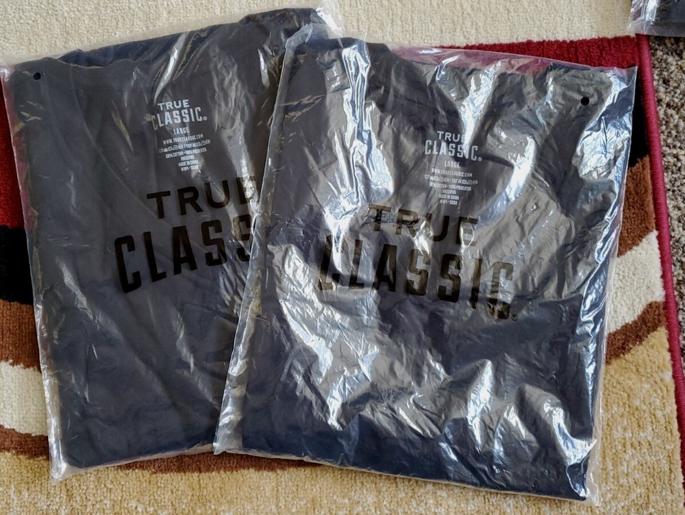 2 True Classic Premium * V-NECK * T Tee Shirt BLACK Men’s SIZE LARGE