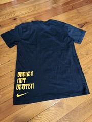 Vintage Nike Kobe Broken Not Beaten T-Shirt Size M
