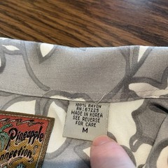 Pineapple Connection Men’s Button Down Hawaiian Shirt Size Medium Gray Black Red