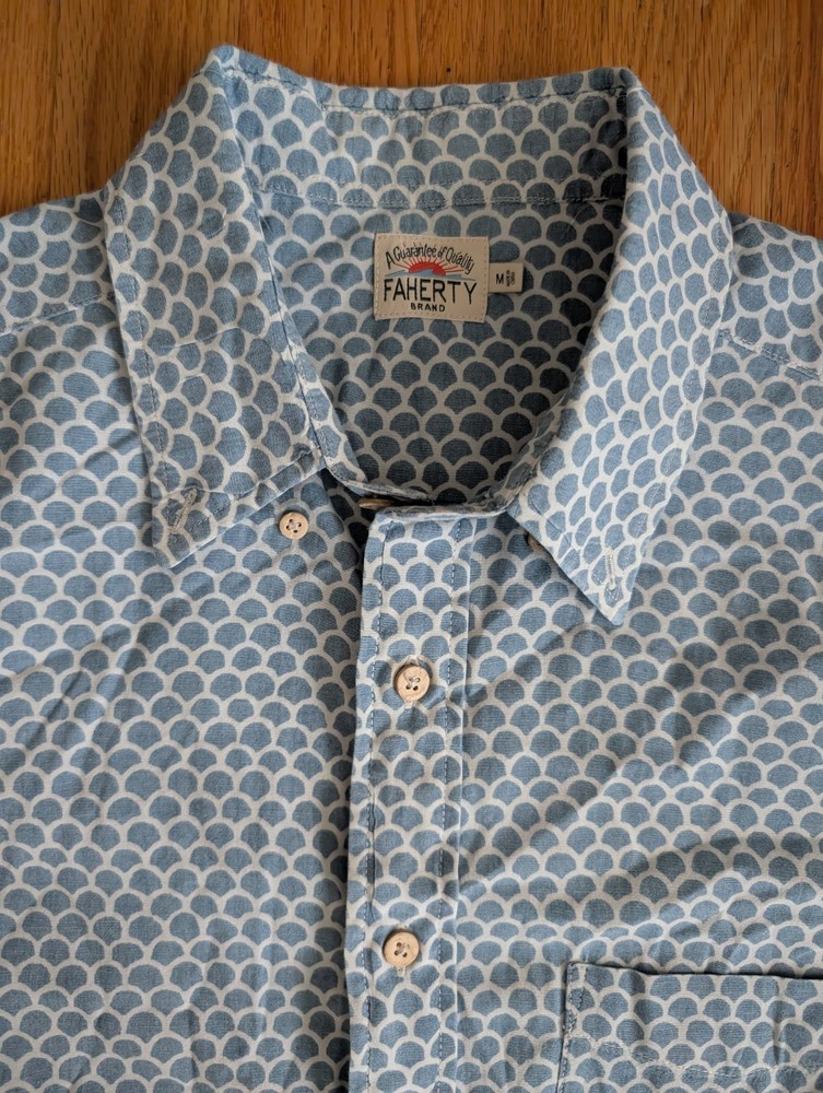 Faherty Mens Medium Geometric Shell Button Up Short Sleeve Pocket All Over Print