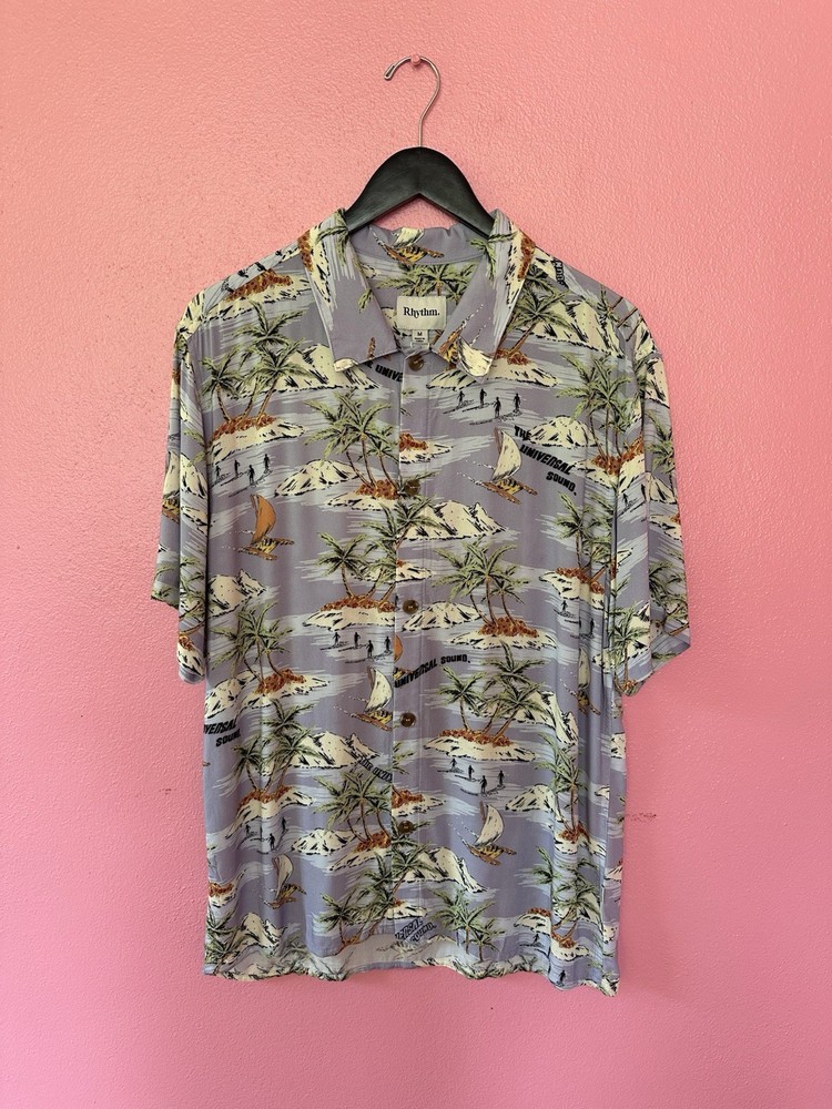 Men’s Rhythm Tropical Lavender Button Down Size Medium New With Tags