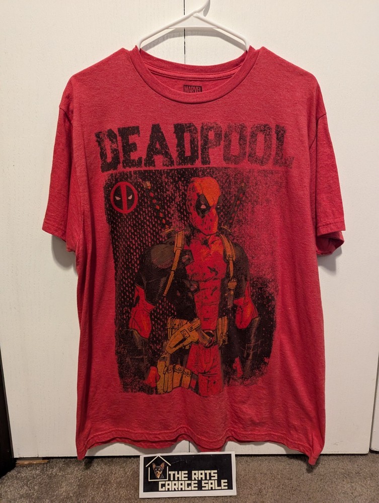 Marvel Deadpool Men’s Short Sleeve Graphic Print T-Shirt Size L Color Rouge Red