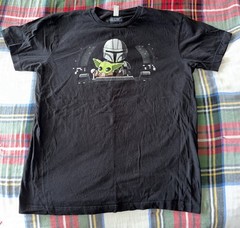Mandalorian And Grogu Graphic Print Tshirt Men’s Medium Black