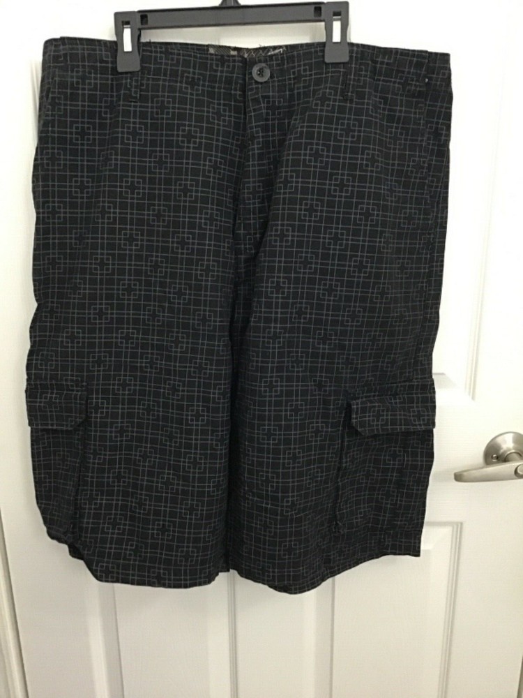 Elixir Men’s Black Cargo Geometric Design Shorts Size 38