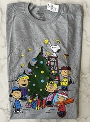 Peanuts Decorating the Christmas Tree T-Shirt XL Snoopy Charlie Brown New NWT