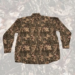 Woods and Water Deer Fall Camo Button Down Size Large