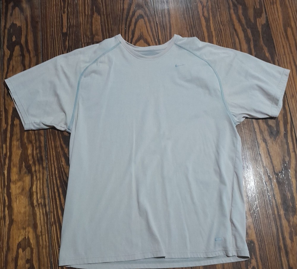 t-shirt large nike performance apparel 23.5 inches pit to pit