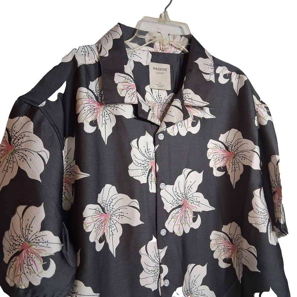 Massive Luxury Men L Button Down Casual Floral Hawiian Style Short Sleeve NWT