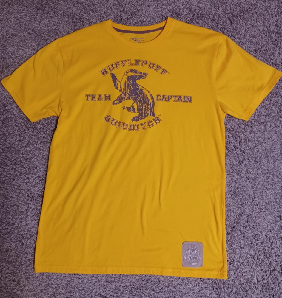 Universal Studios Harry Potter Hufflepuff Quidditch T-shirt Adult Unisex Medium