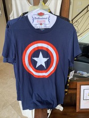 Brand New With Tags NWT Marvel T-shirt 80’s Captain America Shield Small