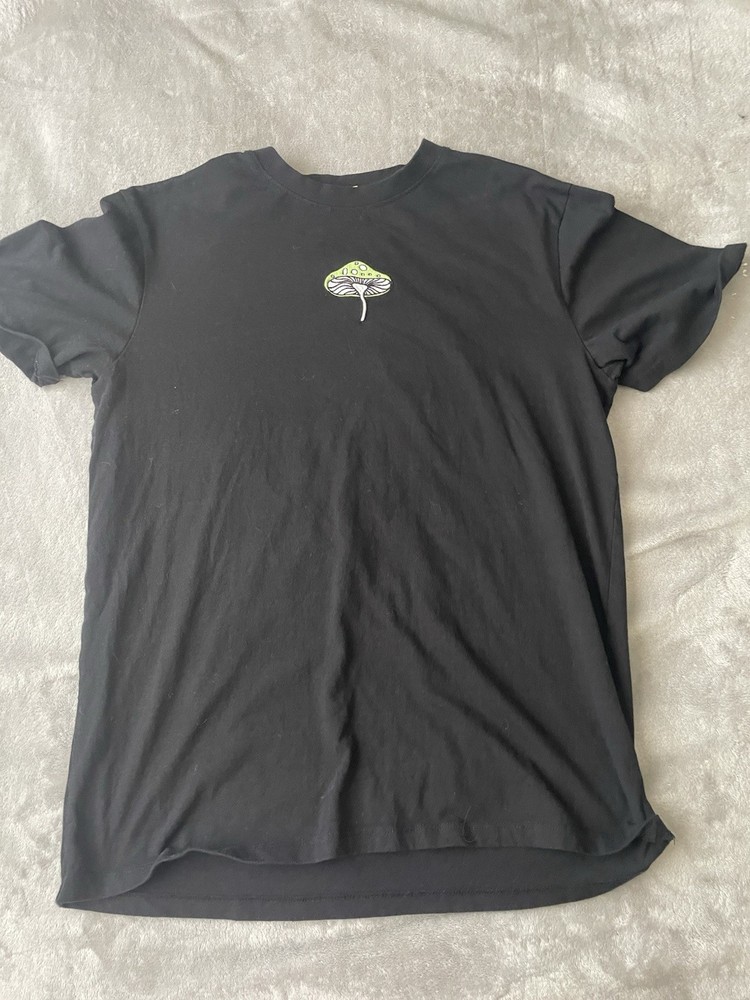 Recycled Threads Medium Sized Men’s Tee Trippy Mushroom Skeleton T-Shirt Black