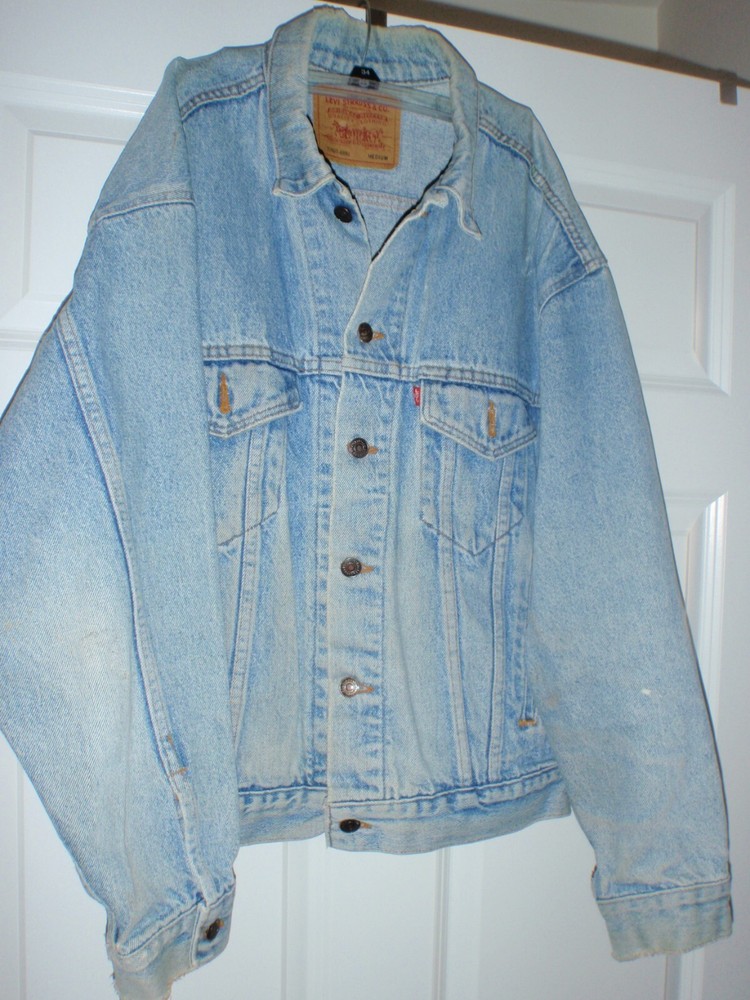 LEVIS JACKET VINTAGE LIGHTLY DISTRESSED BLUE DENIM USA SIZE MEDIUM