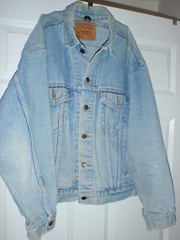 LEVIS JACKET VINTAGE LIGHTLY DISTRESSED BLUE DENIM USA SIZE MEDIUM