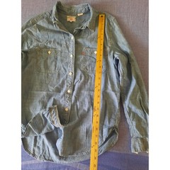 Levis Denim Button Down Shirt Men Small Light Wash Chambray Boyfriend Fit Stripe