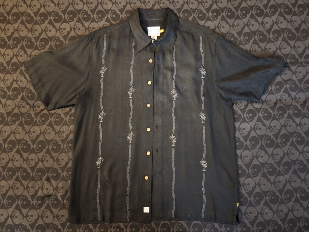 Used Quick Silver Edition Premium Brand Large Button Up Short Sleeve Black Silk