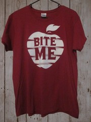 NWOT – BITE ME Apple Paddy Devil’s Apple Old Irish Whiskey Adult L Red SS Tee
