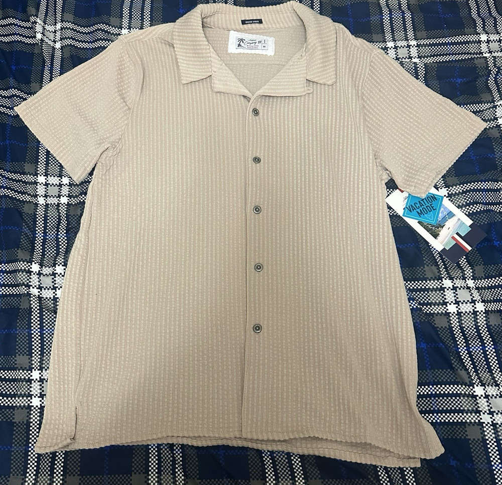 Good Vibes Men’s M Beige Solid Button-Up Collared Short Sleeve Knit Shirt