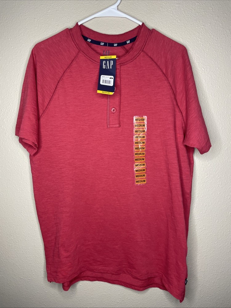 Gap Men’s Red Short Sleeve Henley Quarter Button Size Medium NWT