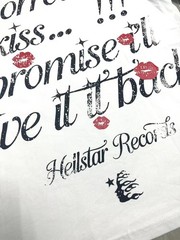 Hell Studios star Character print with red lips Tee Mens Short sleeved T-shirt