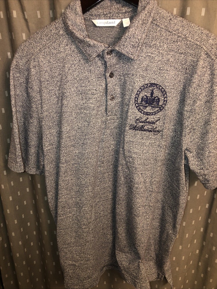 VTG Camp David Colonial Williamsburg Grey Textured Emblem Mens Polo Size Large