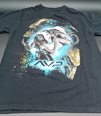 2014 Universal Studios Halloween Horror Nights ~ Alien VS Predator T-Shirt ~ L